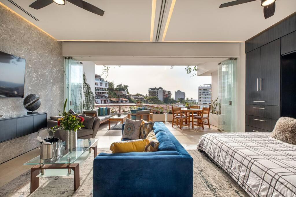 New! Luxury 2bd 2ba Romantic Zone Largest Pool In Pv Sea View Balcony Apartamento