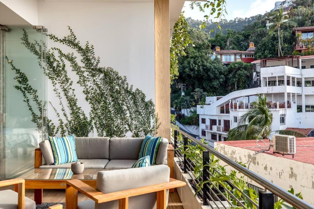 New! Luxury 2bd 2ba Romantic Zone Largest Pool In Pv Sea View Balcony Apartamento Puerto Vallarta