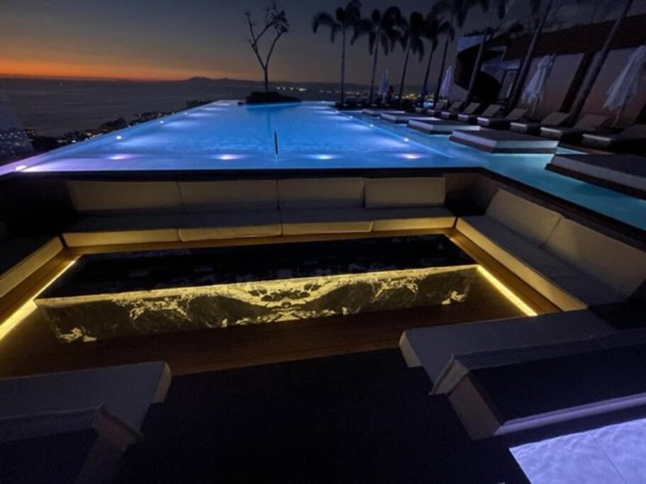 New! Luxury 2bd 2ba Romantic Zone Largest Pool In Pv Sea View Balcony Apartamento