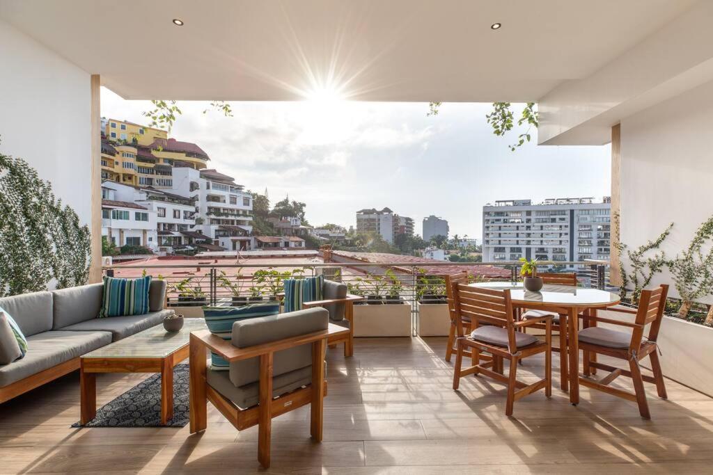 Apartamento New! Luxury 2bd 2ba Romantic Zone Largest Pool In Pv Sea View Balcony Puerto Vallarta