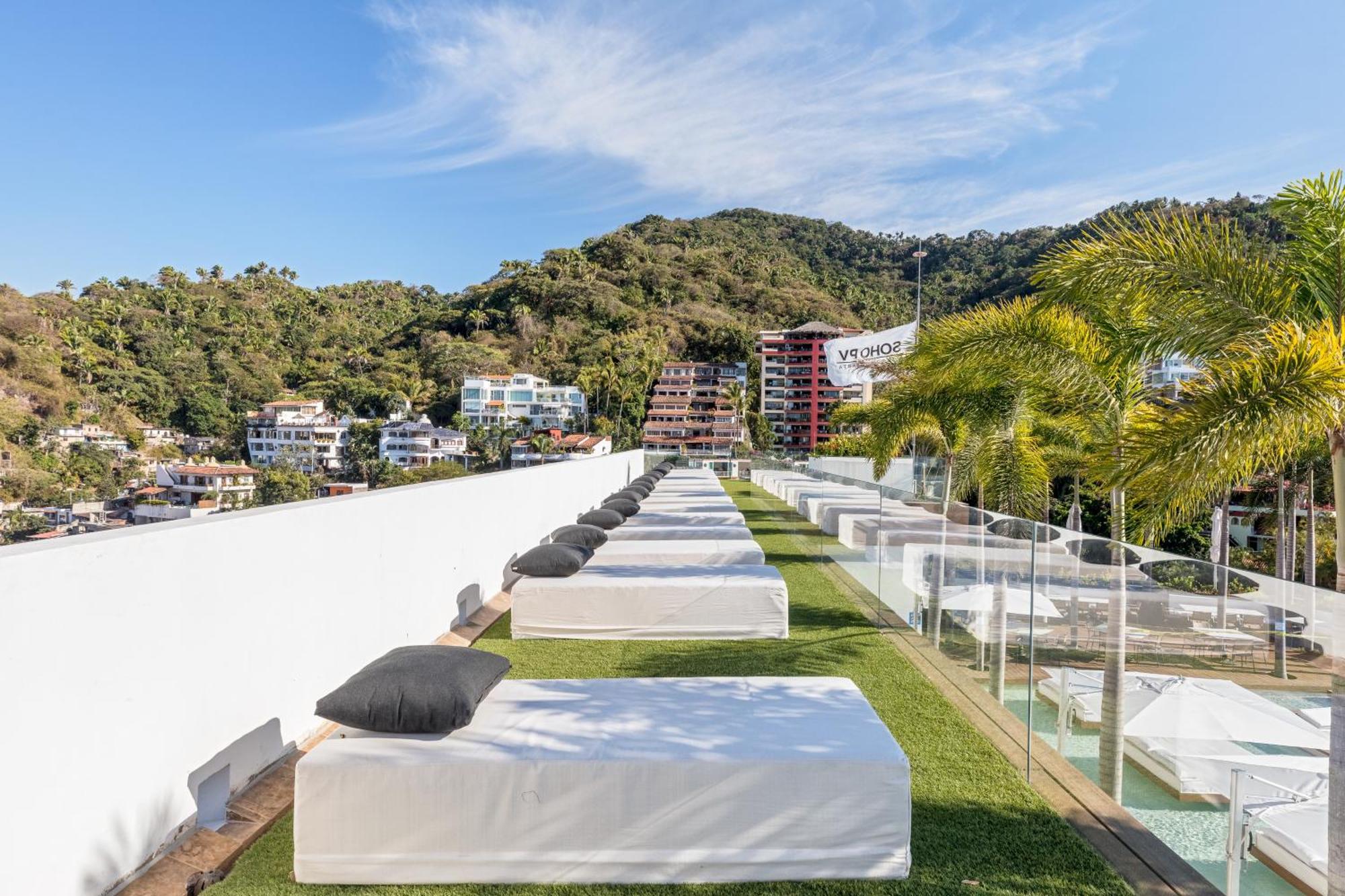 New! Luxury 2bd 2ba Romantic Zone Largest Pool In Pv Sea View Balcony Apartamento *