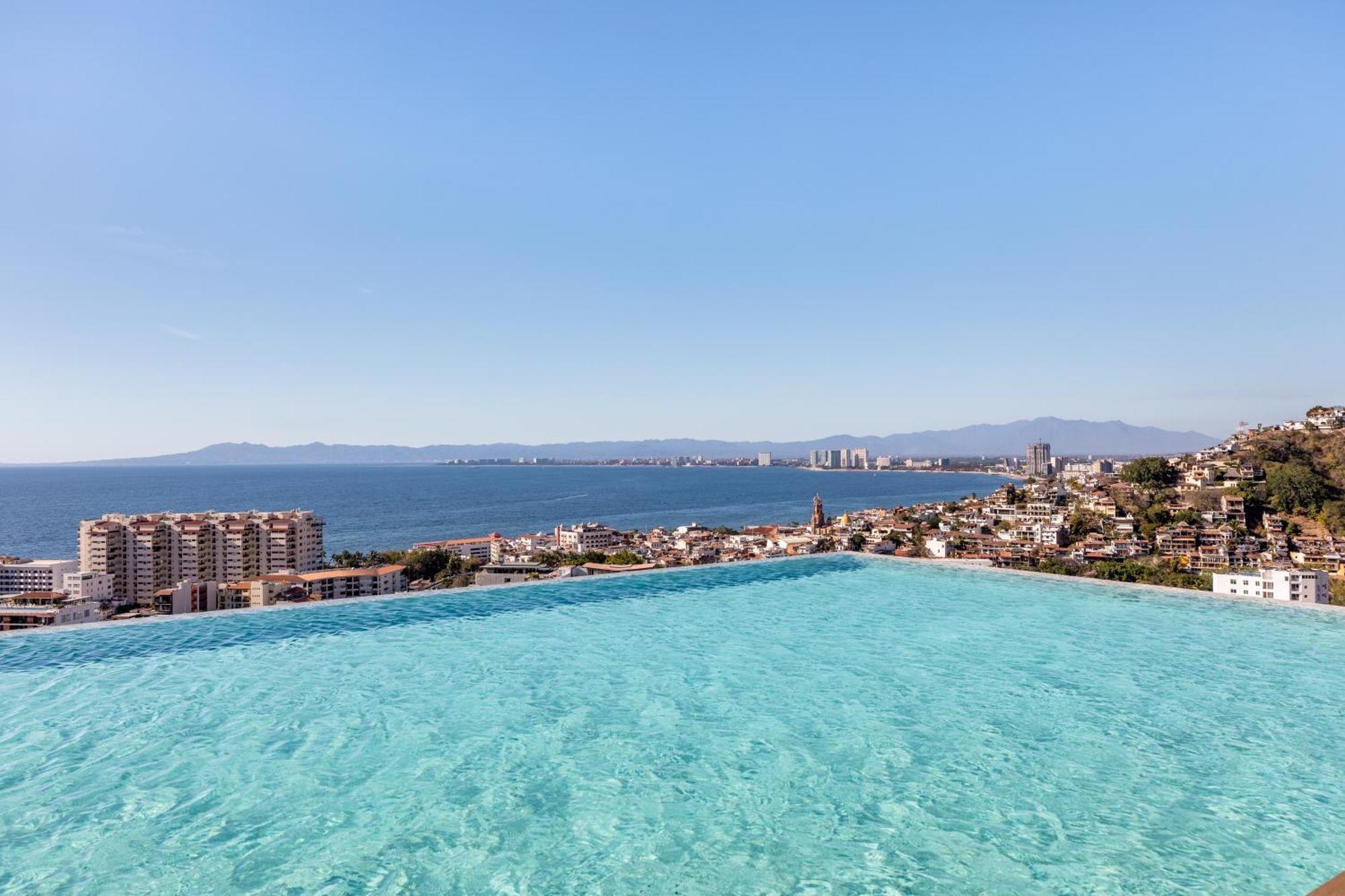 Apartamento New! Luxury 2bd 2ba Romantic Zone Largest Pool In Pv Sea View Balcony *